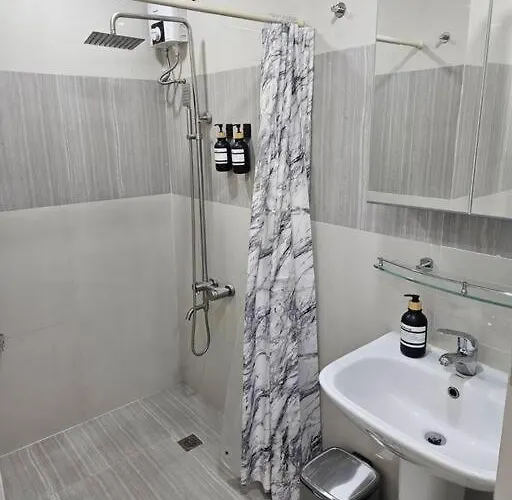 Bgc Beautiful Large 1 Bedroom Sleeps 3 Adults Апартаменты *