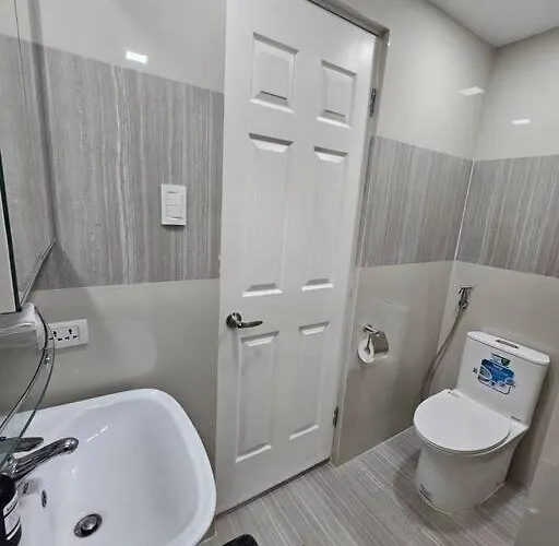 Bgc Beautiful Large 1 Bedroom Sleeps 3 Adults