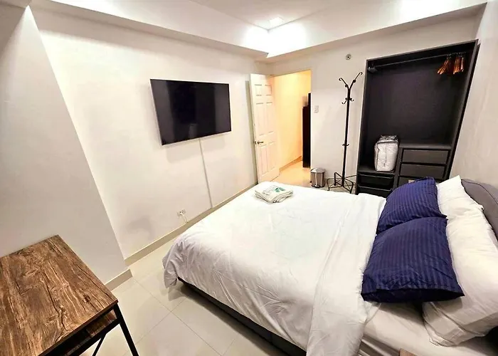 Bgc Beautiful Large 1 Bedroom Sleeps 3 Adults Манила